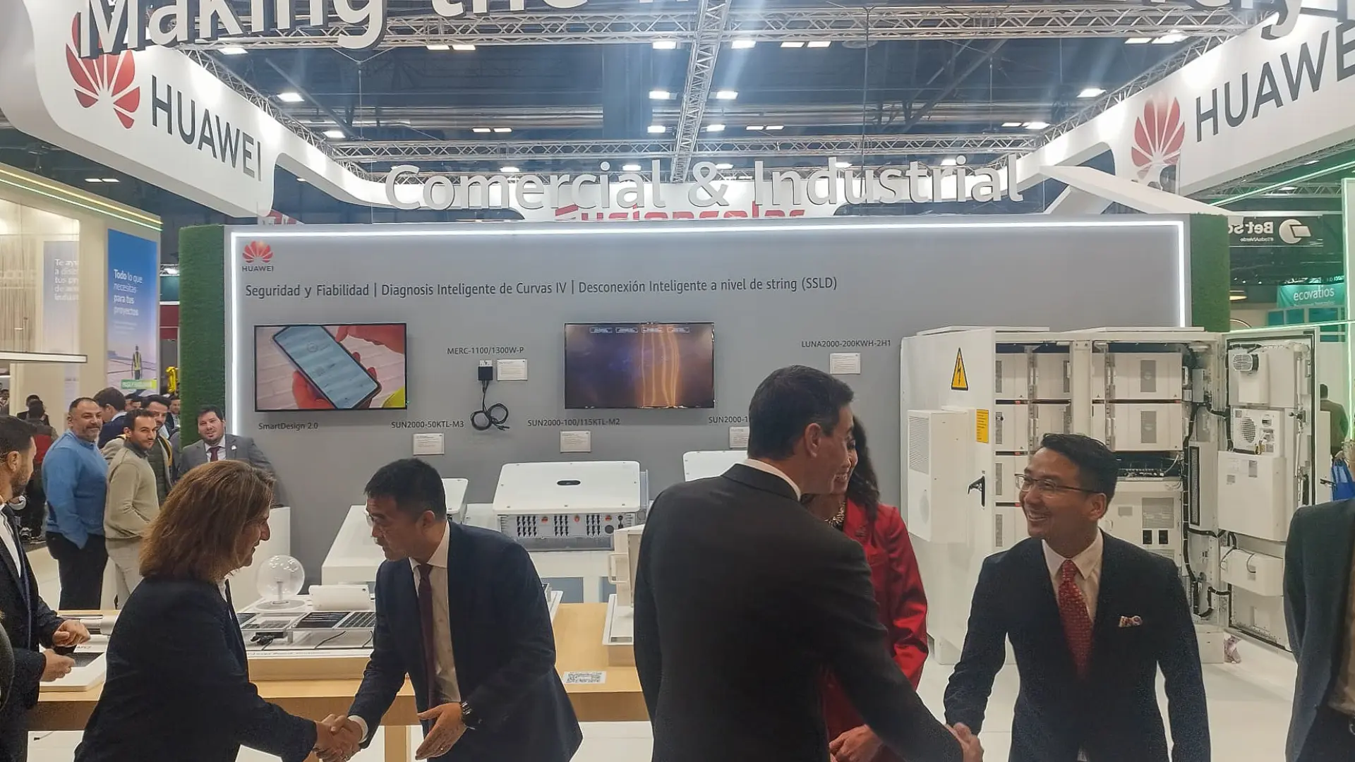 China expone su poderio fotovoltaico en la feria de renovables.jpeg