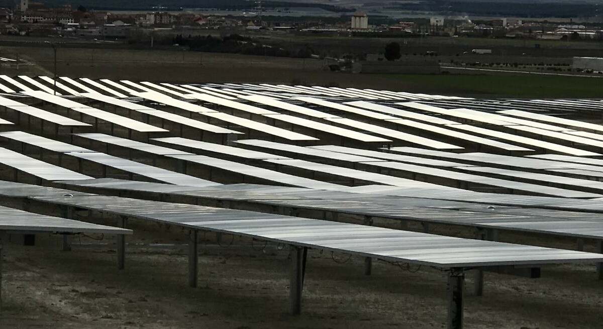 Apoyo al desalojo de agricultores para gran planta solar