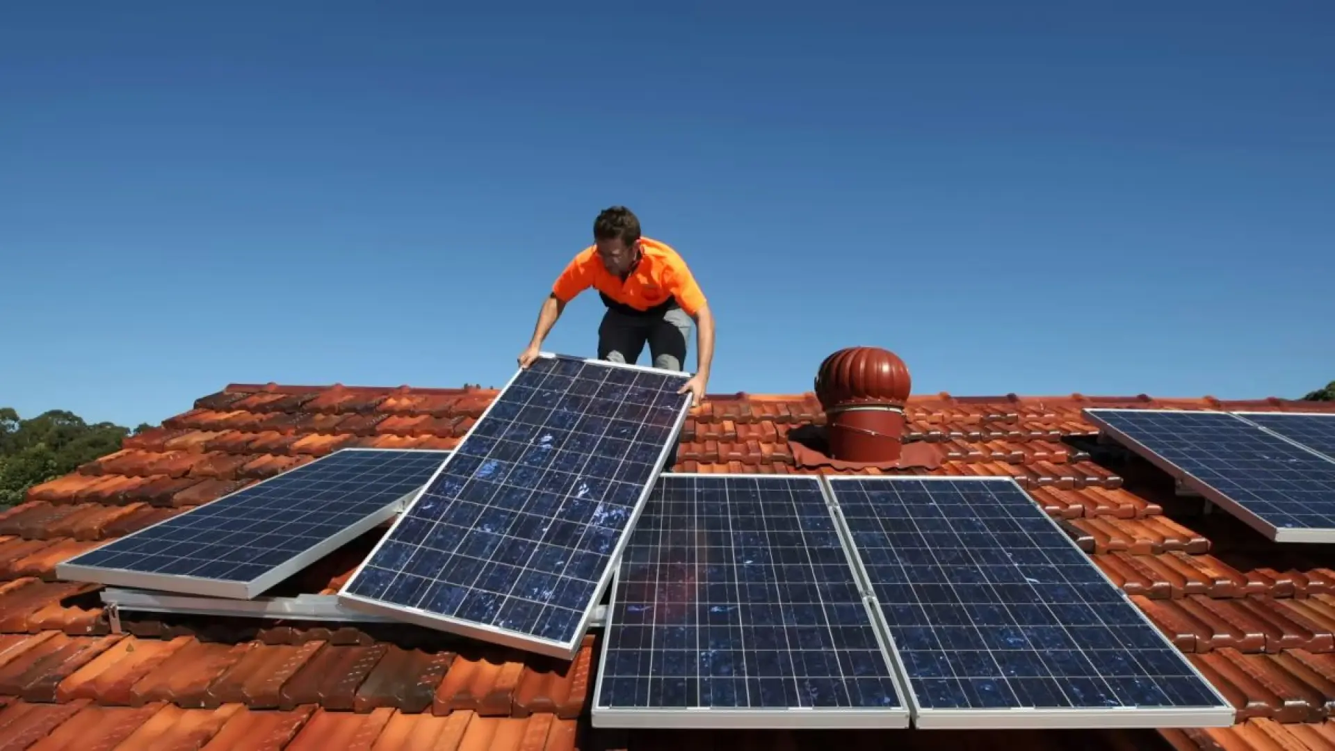 ¡Placas solares para cinco millones de chalets y bloques de viviendas!