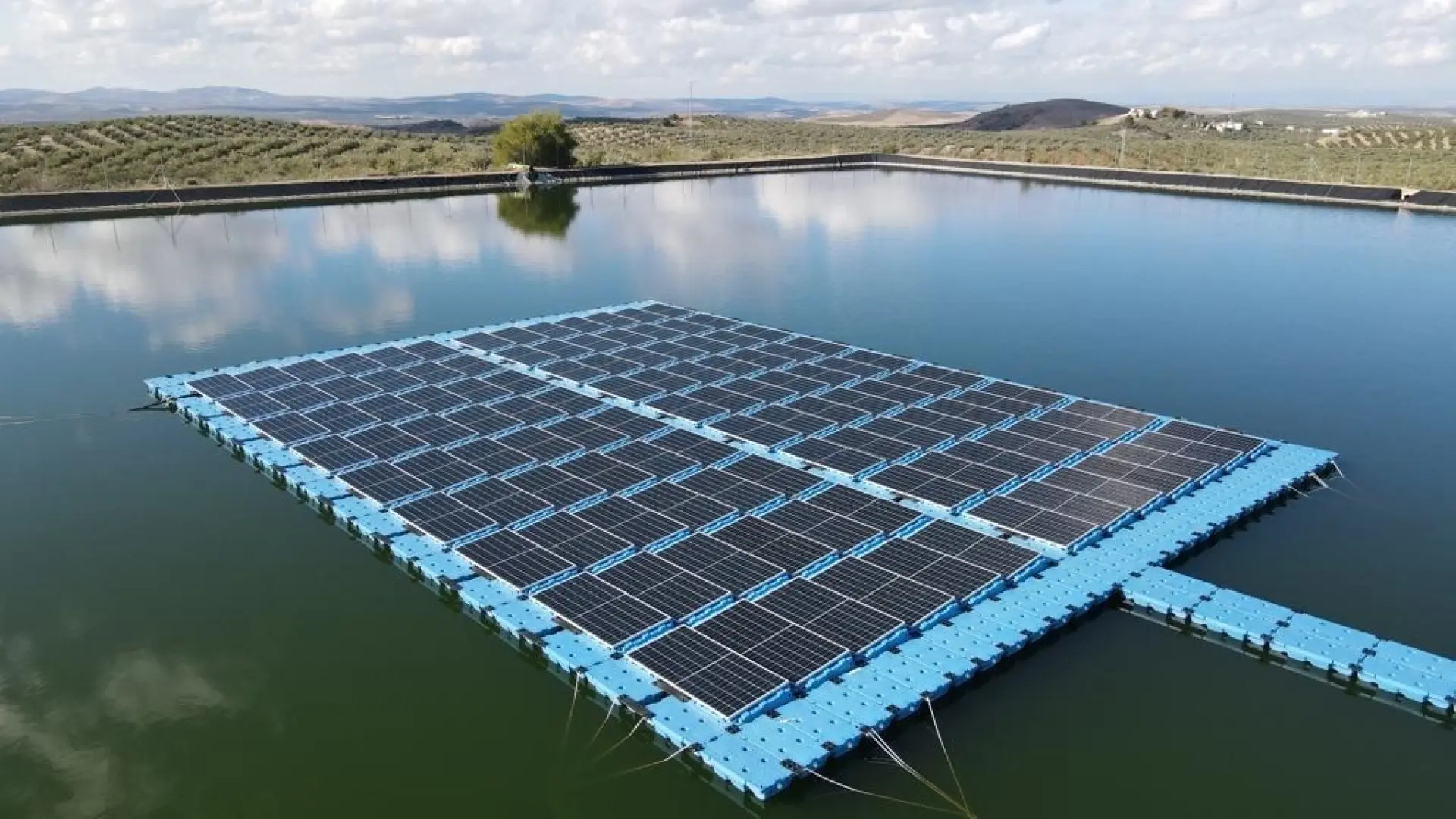 Diferencias entre Agua y Energía en Transición Ecológica retrasan instalación de placas solares en 63 pantanos