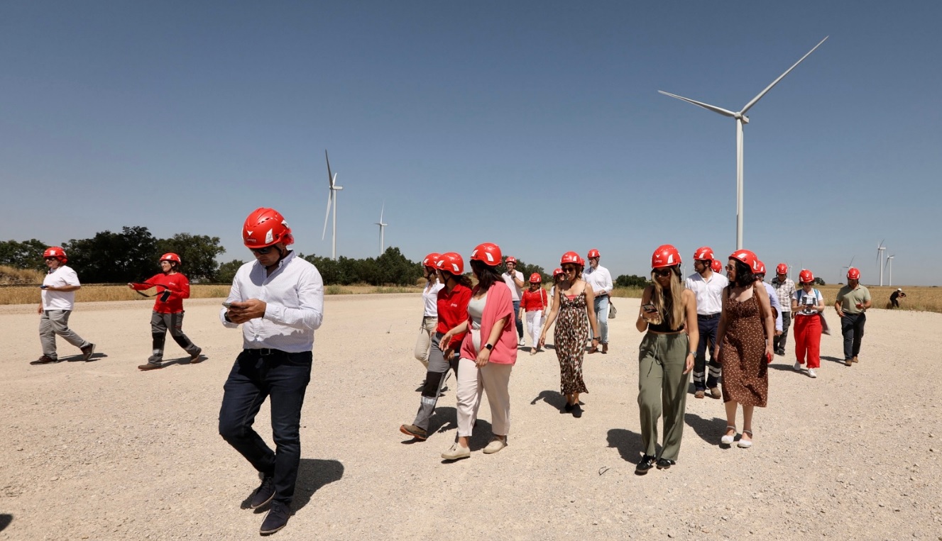 40 aerogeneradores y 300000 euros a repartir entre 171 habitantes.jpg