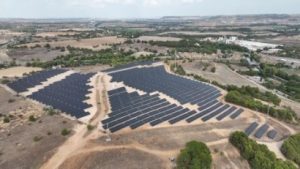 EiDF Solar construye una planta fotovoltaica de autoconsumo sobre suelo.jpg