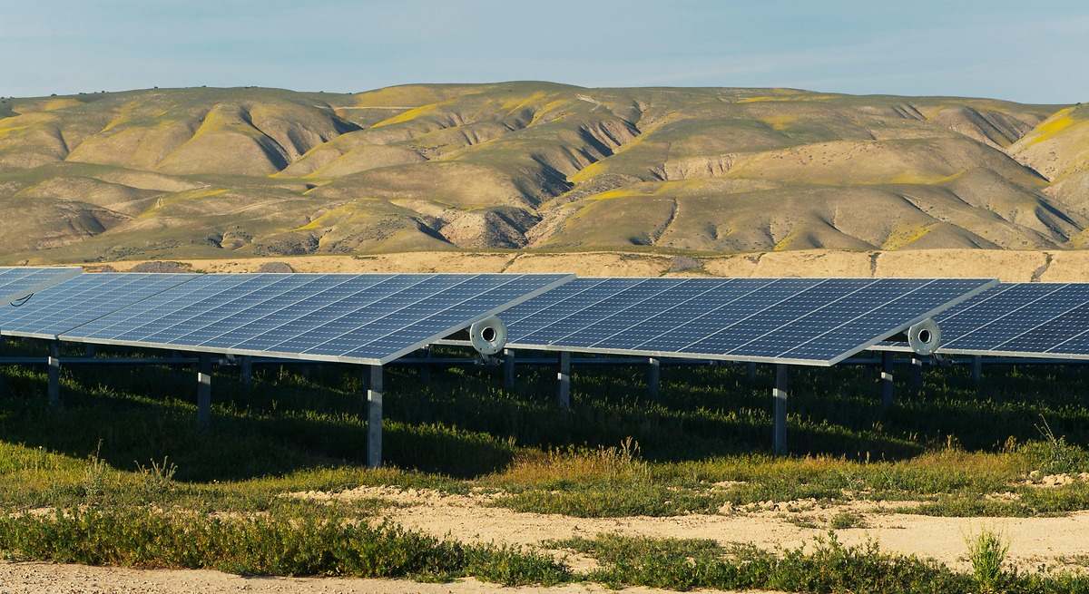 Venta 49% cartera 300 MW solares en California